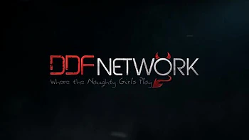 Русские лесбиянки лижут друг другу жопы