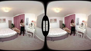 Secrétaire Freya H en latex et bas, teasing sous jupe