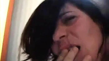 Pummelige Milf bläst und fickt Doggy & Cowgirl