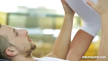 Chica euro teen: polla, perrito y cowgirl