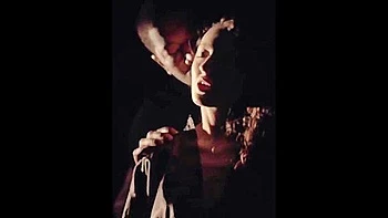 Рыжая мачеха лижет киску в ванной