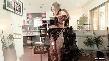 Trans linda masturbando sua bunda grande