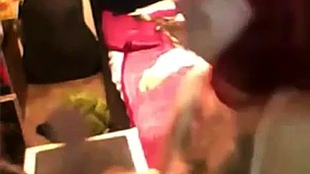 Ruiva gorda chupando e fodendo duro na quatro