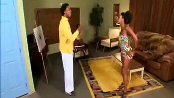 Пышная MILF с большими сиськами трахается в догги и наездницу