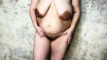 MILF gordinha tímida Mari dupla penetração sem camisinha com creampie