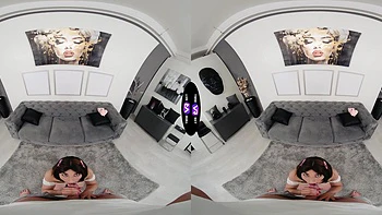 Adolescente magra Lola Danger cavalga pau gemendo com paixão em VR