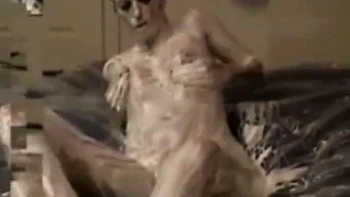 MILF désordonnée se masturbe en live fétiche