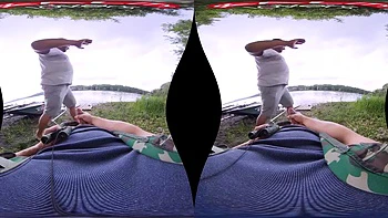 Брюнетка трахается на улице: минет, наездница