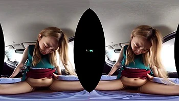 Sexo selvagem e suado no carro com Gyaru e boquete