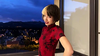 Milf francesa Venus fode forte com peitos grandes e tatuagens