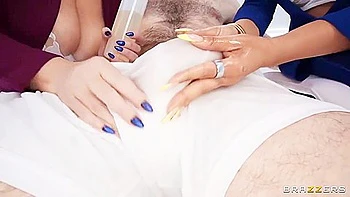 Пышная мамка Анджела Уайт сосёт большой член