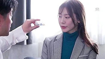 Под кайфом от трахов стройной японской офисной шлюхи