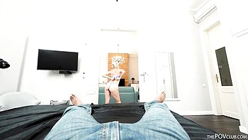 Lynna Nilsson baise en POV avec ses grosses grosses