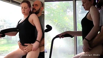 Treino da ruiva parado com boquete, doggy e missionário