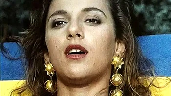 Селен трахает анус и кончает на лицо, винтаж