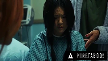 Virgem asiática Lulu Chu fodida pela madrasta e médica