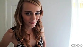 Ava Hardy, ado, cul en vue POV espionnage