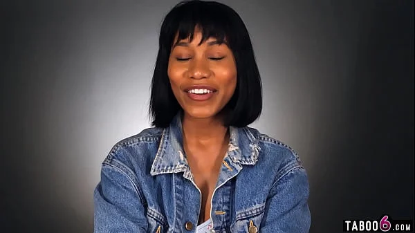 Ebony MILF babe Jenna Foxx shows us how women orgasm