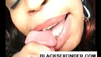 Latina gordinha do site recebe boquete amador e anal