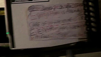 Junge brünette Schlampe wird hart gefickt