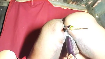 Я насадила себе двойные баклажаны в задницу