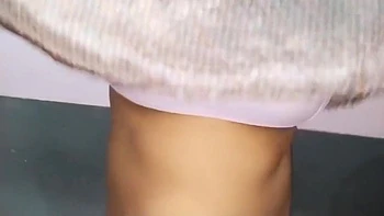 Pummelige nepalesische Amateurin mit behaarter Fotze