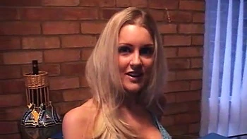 Komm mit mir, Baby, lass uns ficken - Busige blonde Milf