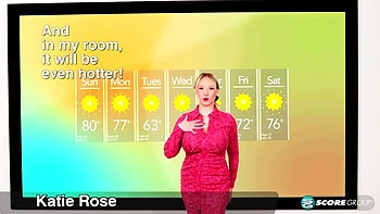 Пышная MILF Кэти Роуз демонстрирует огромные сиськи и большую задницу