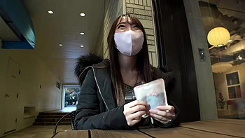 Japonaise suce et baise ses grosses nichons