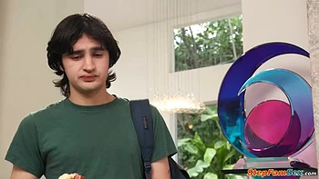 Busige Stiefmutter will heftigen Analfick