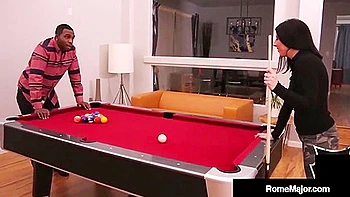 Gianna chupando o enorme pau preto do Rome