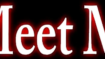 Milf Maggie wichst riesige Titten mit Toys in der Küche