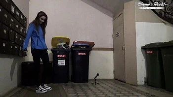 Tattooierte Brünette Mugur und Lili blasen und ficken hart