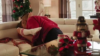 Teen Avery Cristy bekommt vom Stiefvater großen Schwanz ins Gesicht