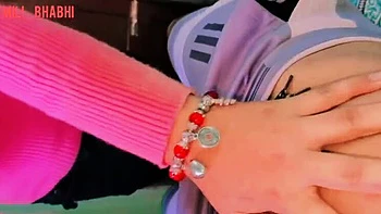 Indische Freundin Mili Bhabi wird hart in ihre enge Fotze gefickt