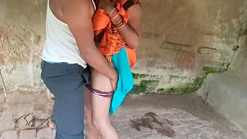 Épouse indienne Sonia baisée dur en doggy style dehors par son beau-frère