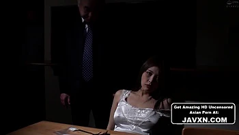 Milf japonaise baisée durement par grand-père