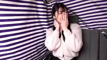 La femme se fait baiser sous le regard du cocu