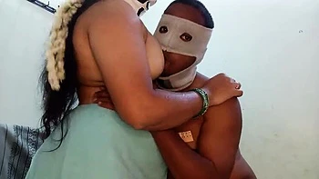 Meine Frau fickt meinen Freund hart – Desi Tante mit BJ & Doggy