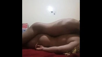 Arabische Ehefrau leckt ihrem Mann die Pussy zum Orgasmus nah dran