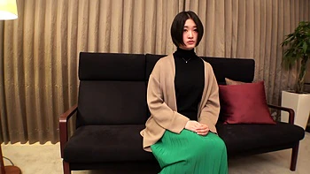 Asiatique brune innocente se fait baiser salement