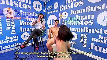 Latina brune se fait baiser l’anus par grosse queue