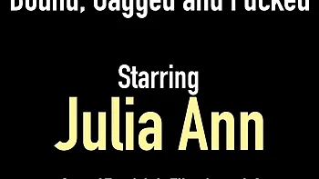 Джулия Энн и Джессика Джеймс в фетиш траха