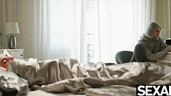 Francis X e Christy White chupam peitos e montam o pau