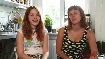 Madrastra madura tetona le hace titjob al hijo adolescente