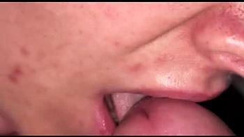 Leo15398 boquete profundo com gozada cremosa na boca em close