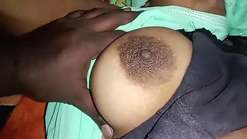 Neighbor in Saree with Hairy Pussy, I Rubbed Her Breasts on Bed