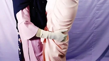 Mon beau-père me baise fort dans la cuisine