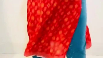 Desi BBW Stiefschwester schüttelt dicken Arsch vor der Kamera