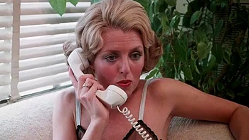 Classique : salope baise hardcore avec fellation